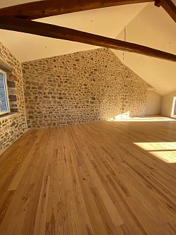 Réalisation d'un jointoiement de pierre intérieur à la chaux à Blesle (43)