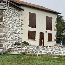 Ravalement de façade avec enduit à la chaux à Massiac (15)