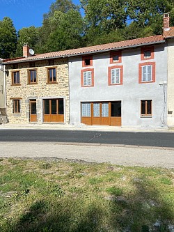 Ravalement de façade, rejointoiement de pierres et application d'enduit à Saint-Poncy (15)