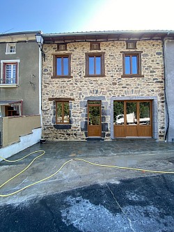 Réalisation de joints de pierre avec finition sablée à Saint-Poncy (15)