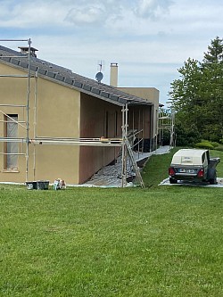 Ravalement de façade en enduit hydraulique à Pradelles (43)