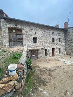 Façadier ravalement de façade joints de pierre enduit à la chaux à Massiac (15)