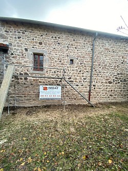 Rejointoiement de façade en pierre à la chaux au Puy-en-Velay (43)