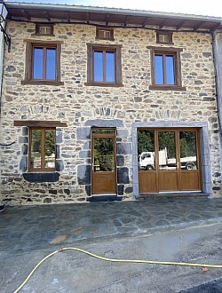 Joints de pierre sur une façade à Langogne (48)