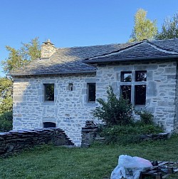 Réalisation d’un rejointoiement de façade en pierre à Brioude (43)