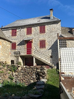 Rejointoiement d’une façade en pierre à Yssingeaux (43)