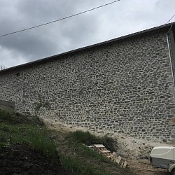 Joints de pierre sur une façade à Lempdes-sur-Allagnon (43)