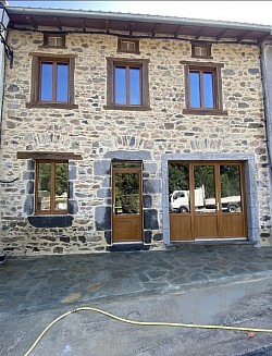 Façadier jointoiement de pierre à la chaux à Frugères-les-Mines