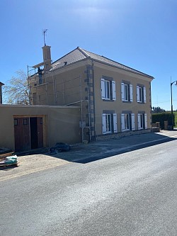 Façadier crépi à la chaux à Le Chambon-sur-Lignon