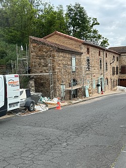 Rénovation de façade en pierre à Jumeaux (63)