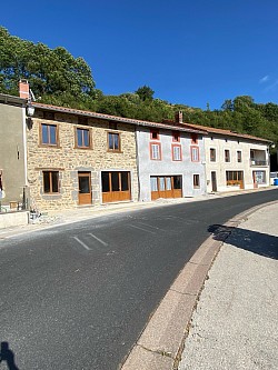 Rénovation de façade en crépi dans le Cantal (15)