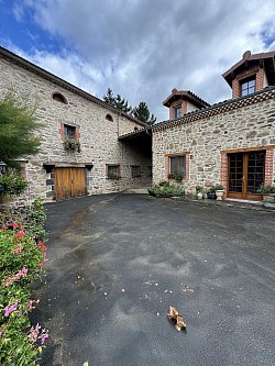 Jointoiement de façade en pierre en Haute-Loire (43)