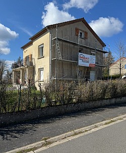 Façade avant ravalement à Langogne (48)