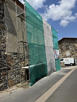 Façade avant travaux de rénovation à Coucouron (07