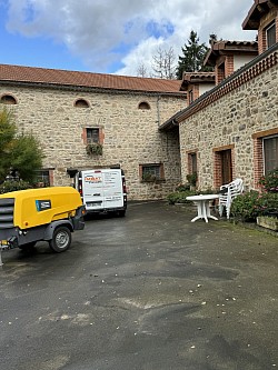 Rejointoiement de façade en pierre à Massiac (15)