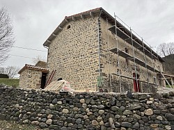 Réfection et rejointoiement de pierres de façade à Sainte-Florine (43)